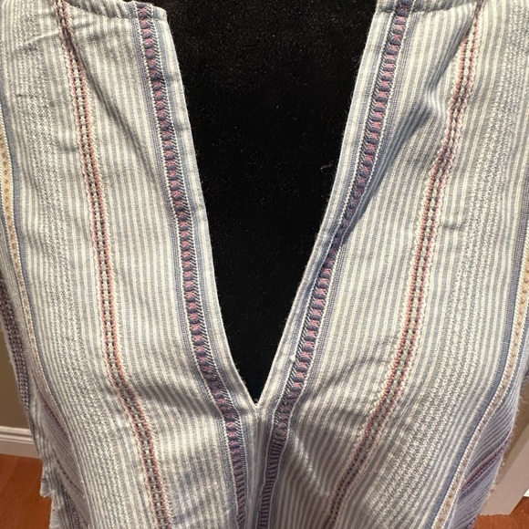 BCBG  Striped Blue Blouse in Medium with unique sleeves. - Picture 4 of 4